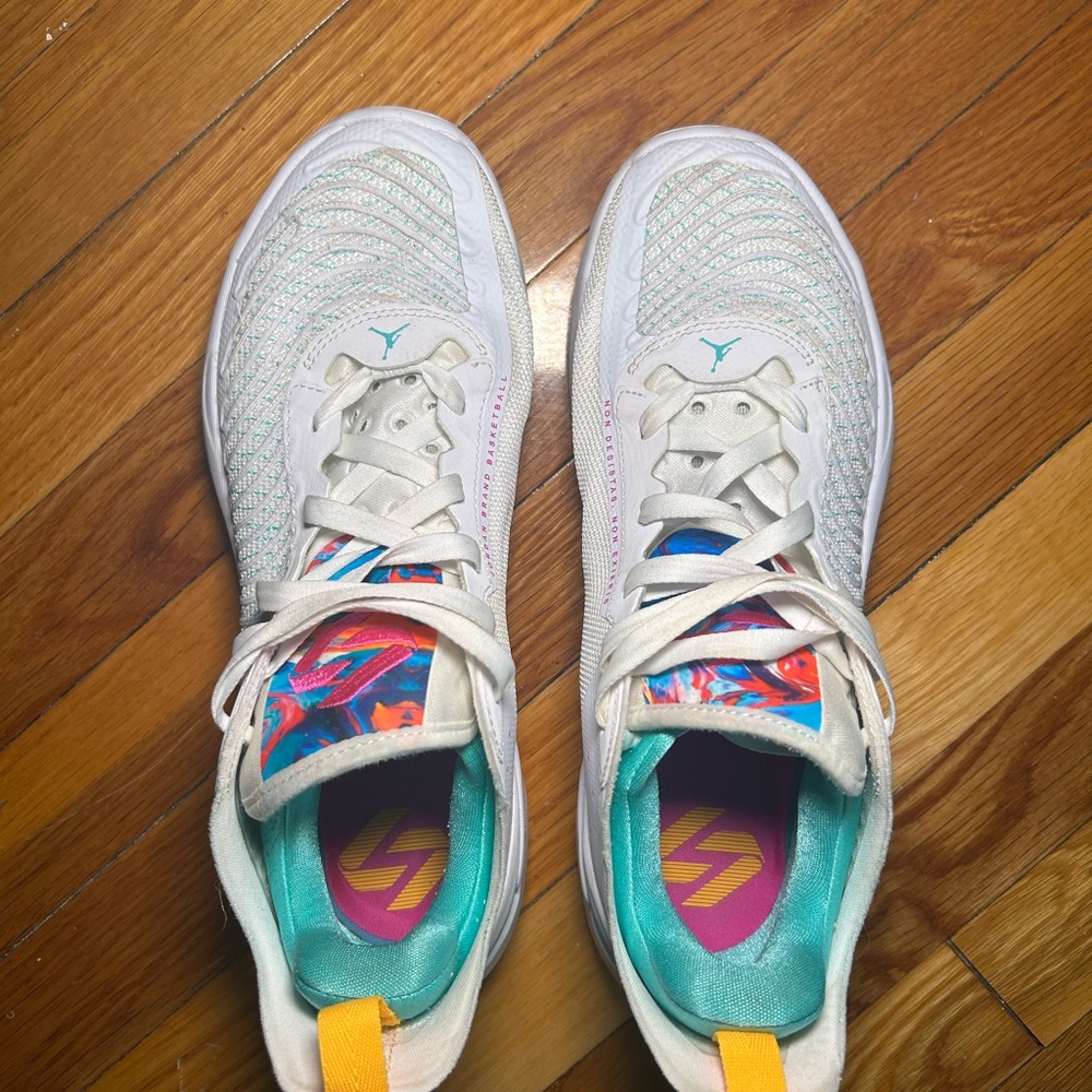 Jordan Athletic Shoes White and Teal - Picture 3 of 6